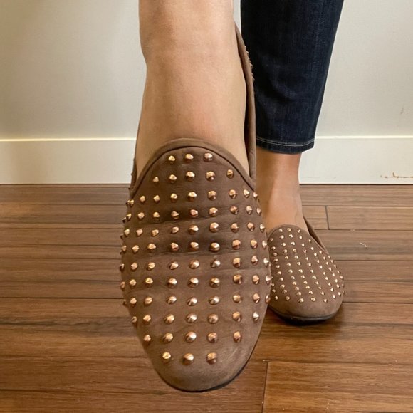 Matiko Tan Loafer with Rose gold Studs -7.5- - Picture 2 of 14